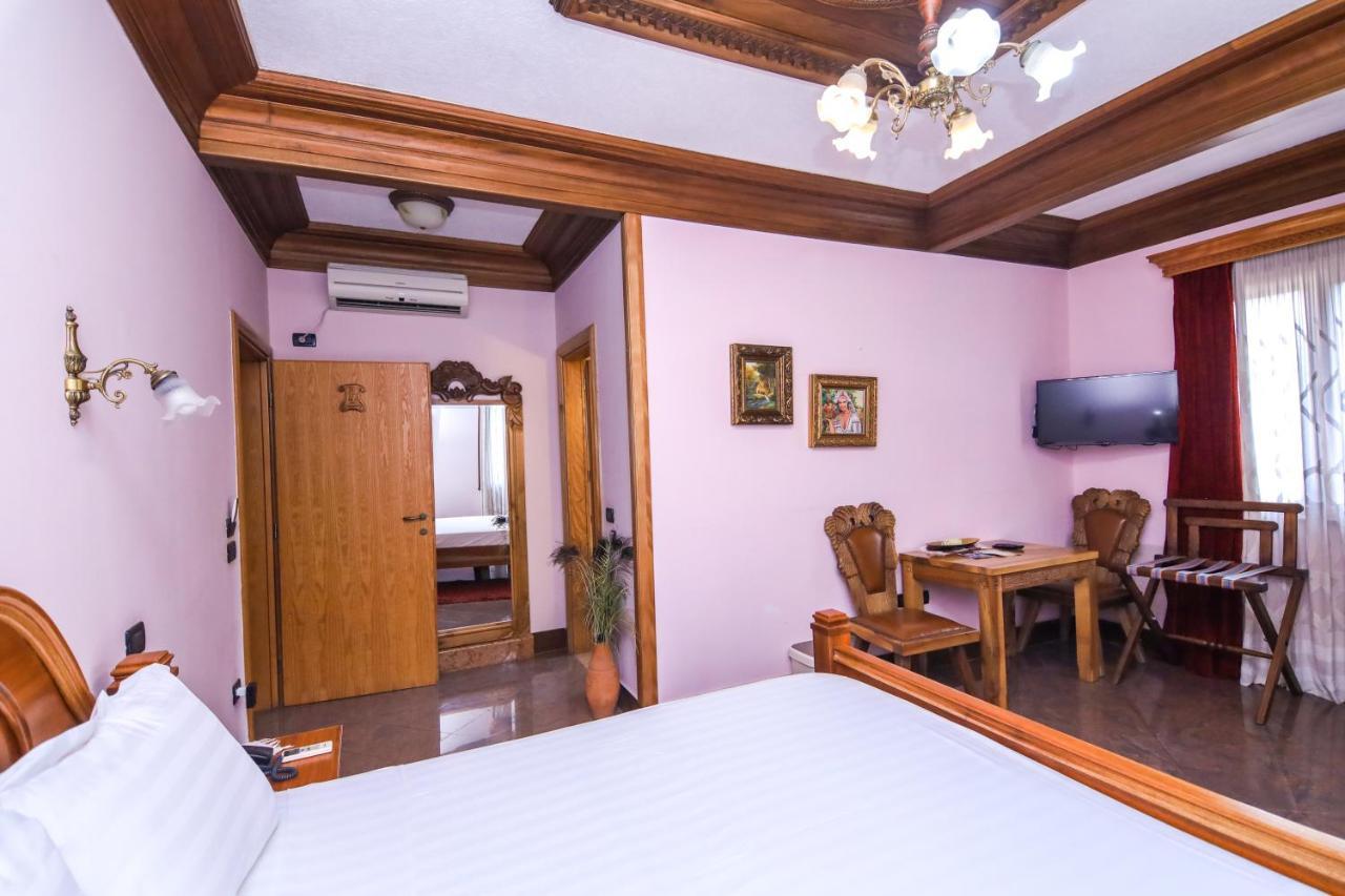 Brilant Antik Center Hotel Тирана Екстериор снимка