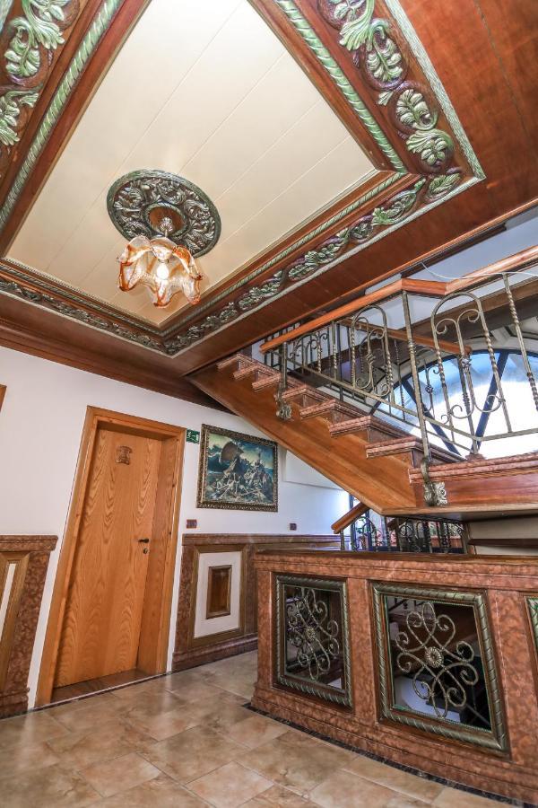 Brilant Antik Center Hotel Тирана Екстериор снимка