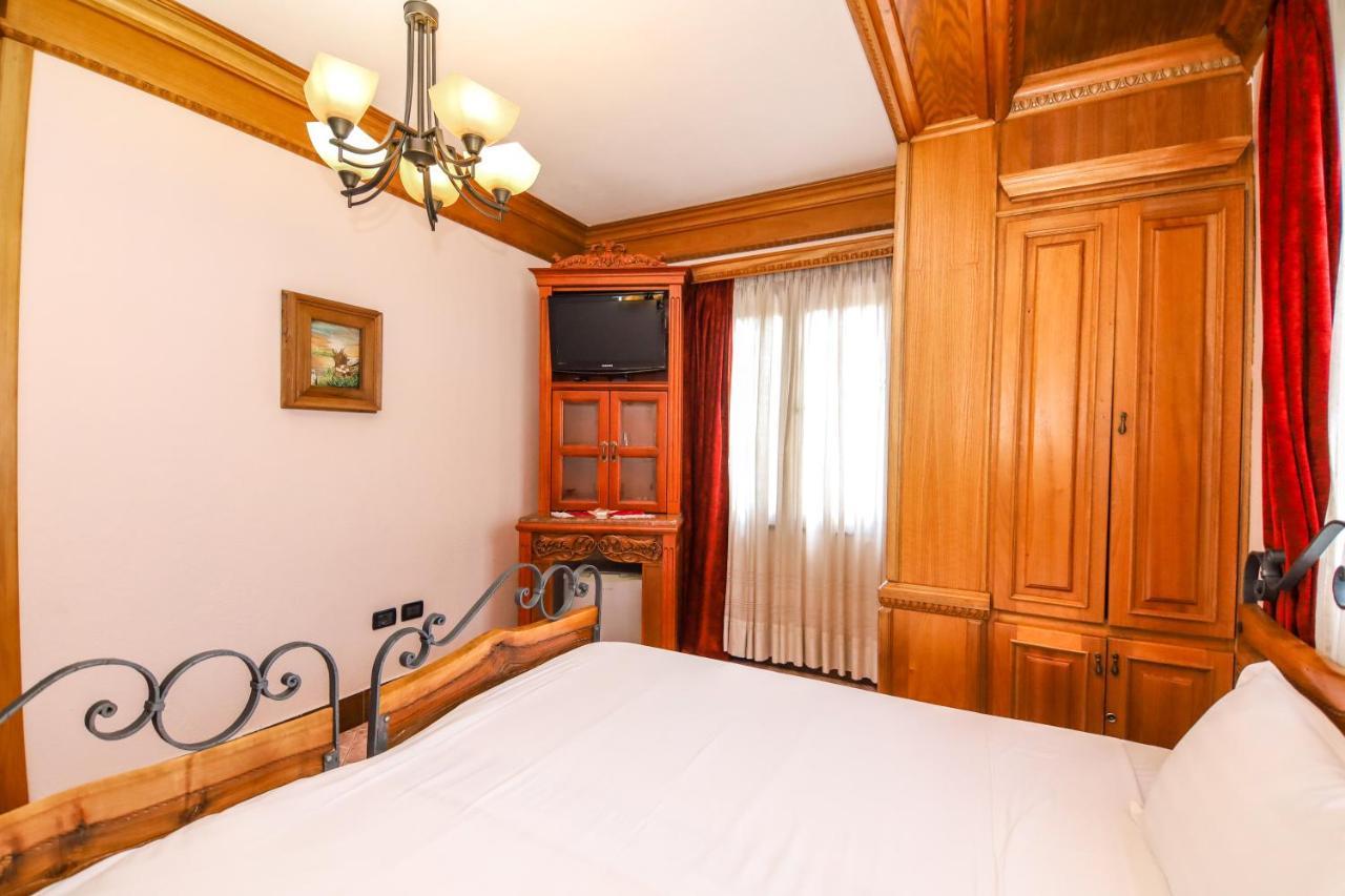 Brilant Antik Center Hotel Тирана Екстериор снимка