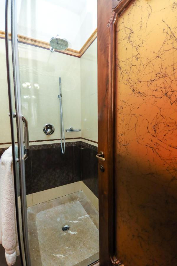 Brilant Antik Center Hotel Тирана Екстериор снимка