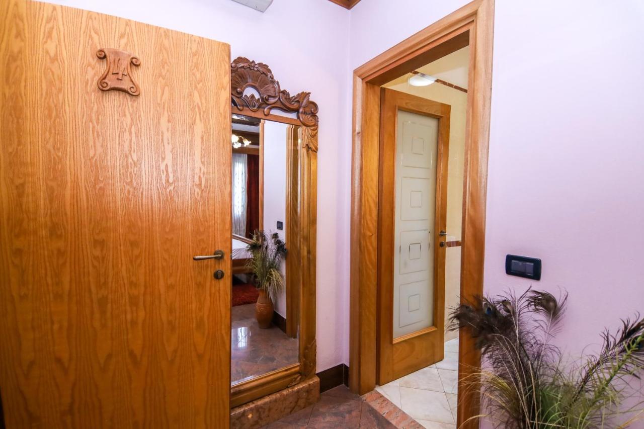 Brilant Antik Center Hotel Тирана Екстериор снимка