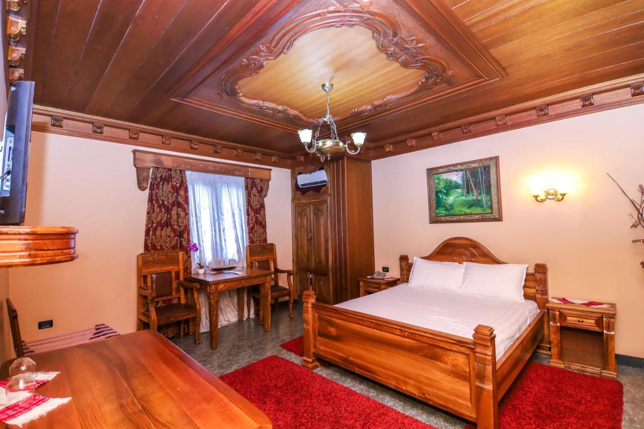 Brilant Antik Center Hotel Тирана Екстериор снимка