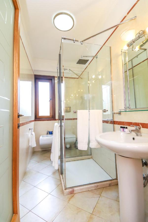 Brilant Antik Center Hotel Тирана Екстериор снимка
