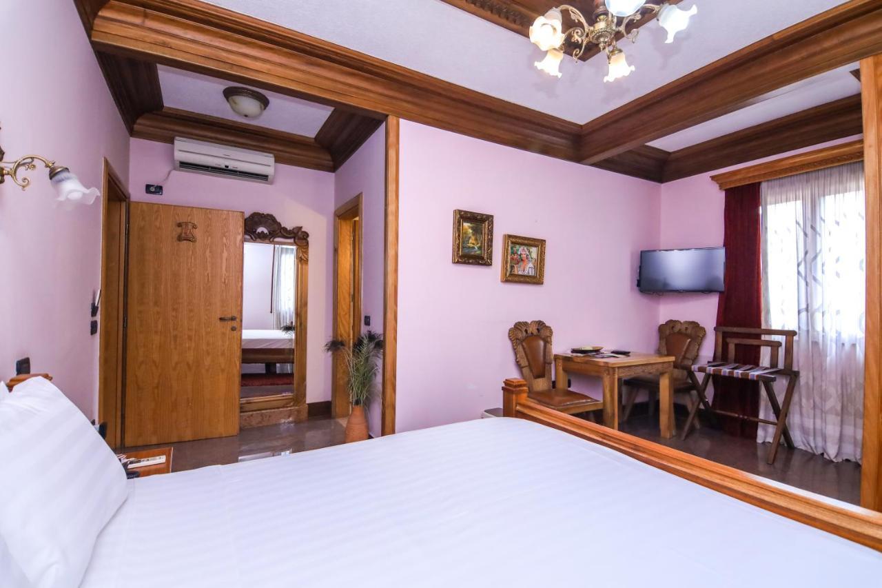 Brilant Antik Center Hotel Тирана Екстериор снимка
