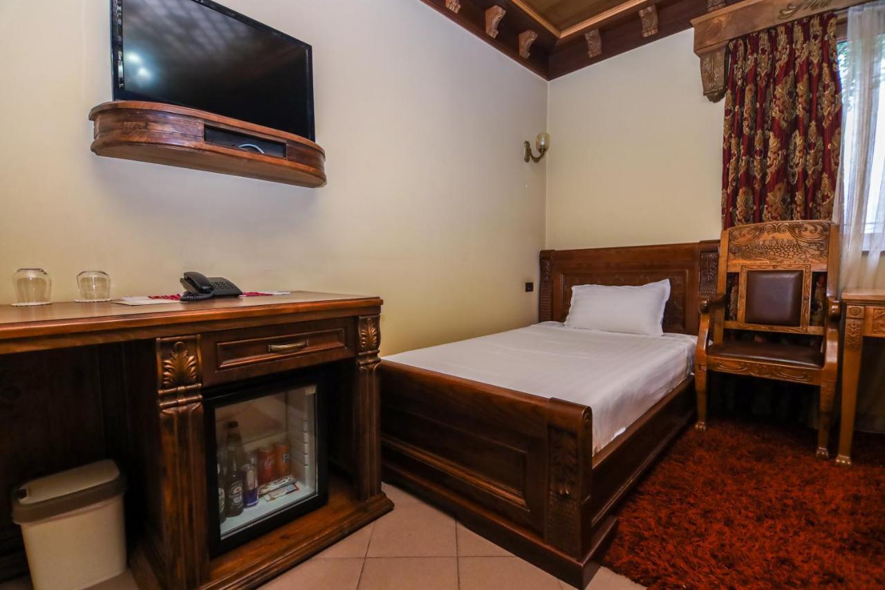 Brilant Antik Center Hotel Тирана Екстериор снимка