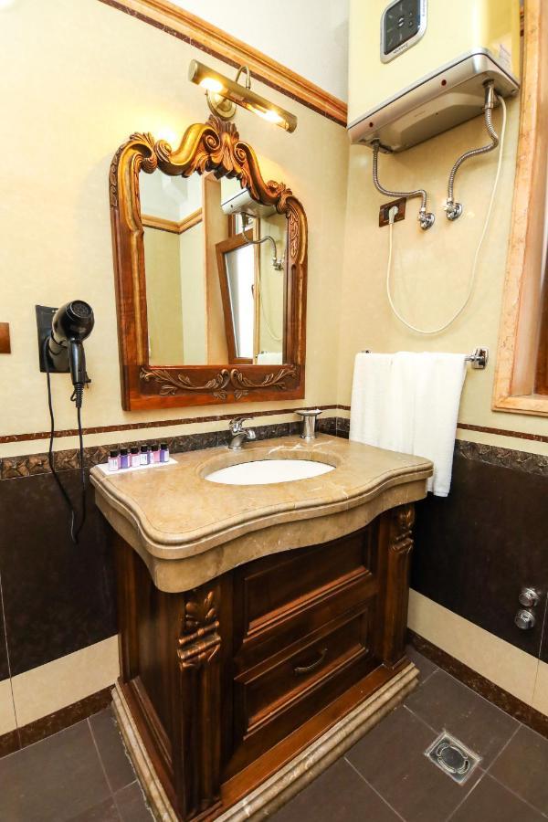 Brilant Antik Center Hotel Тирана Екстериор снимка