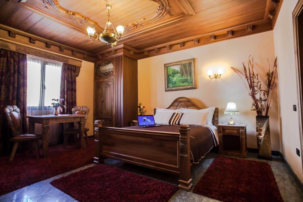 Brilant Antik Center Hotel Тирана Екстериор снимка