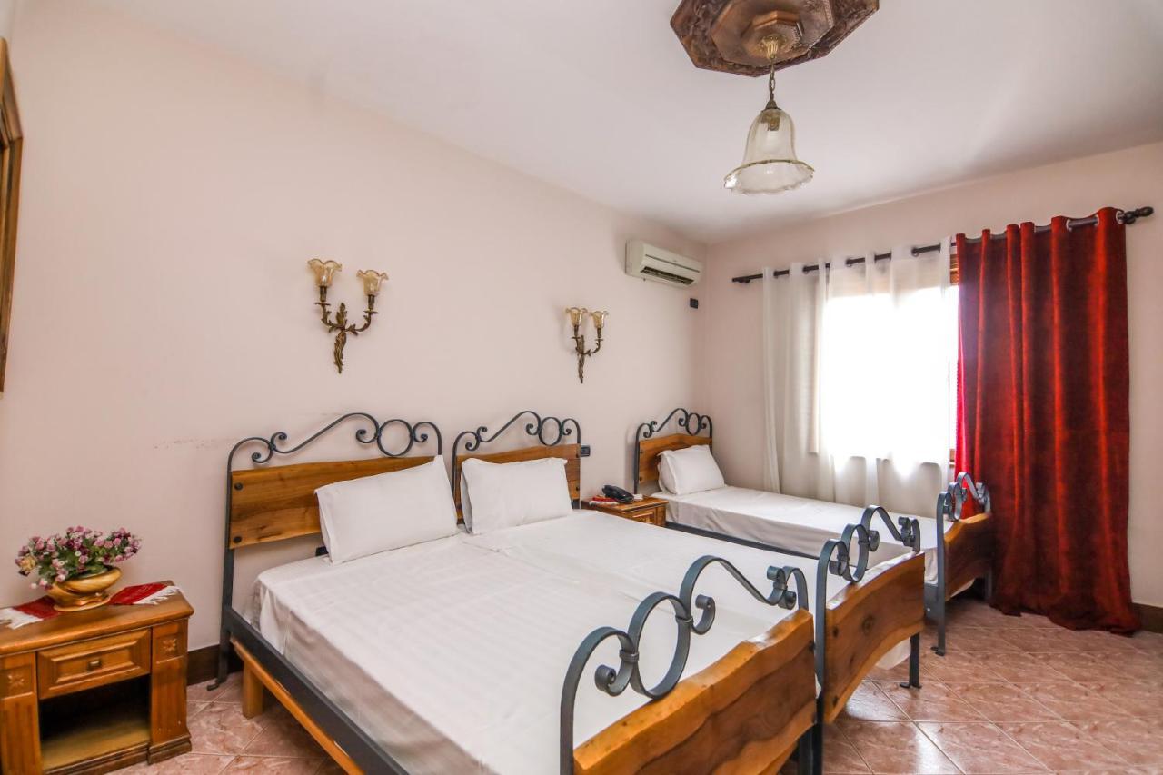 Brilant Antik Center Hotel Тирана Екстериор снимка