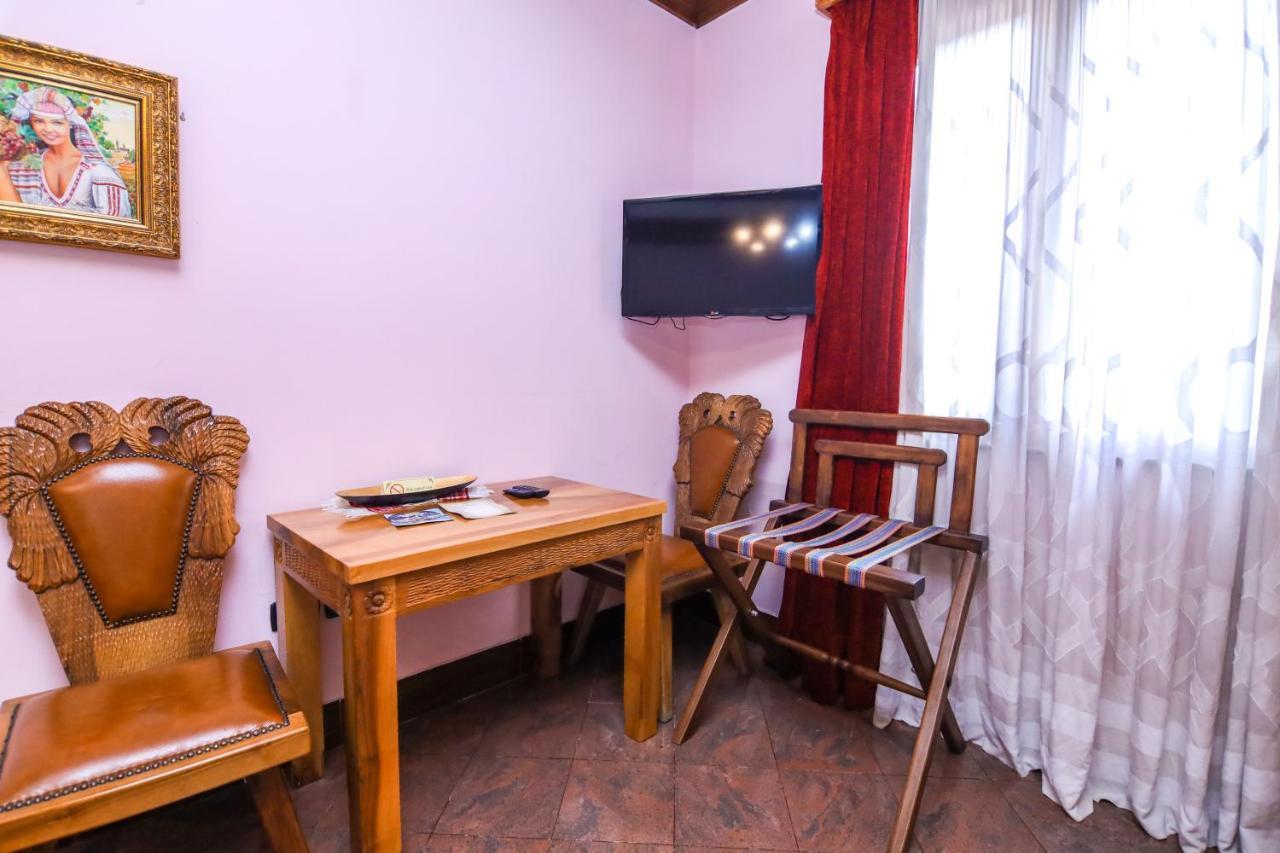 Brilant Antik Center Hotel Тирана Екстериор снимка