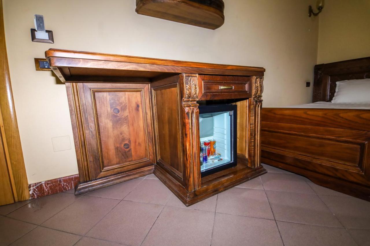 Brilant Antik Center Hotel Тирана Екстериор снимка