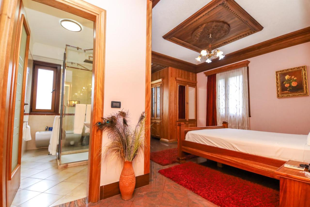 Brilant Antik Center Hotel Тирана Екстериор снимка