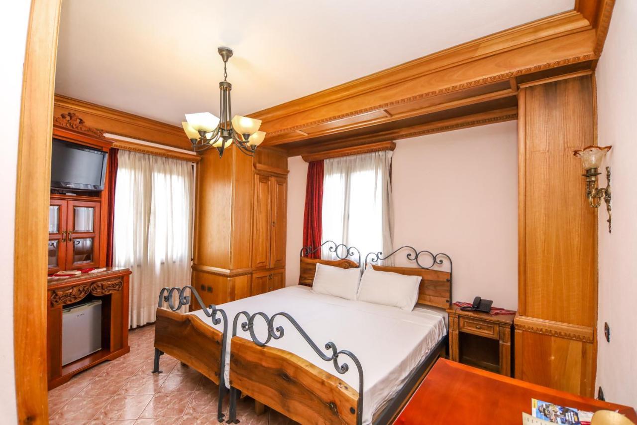 Brilant Antik Center Hotel Тирана Екстериор снимка