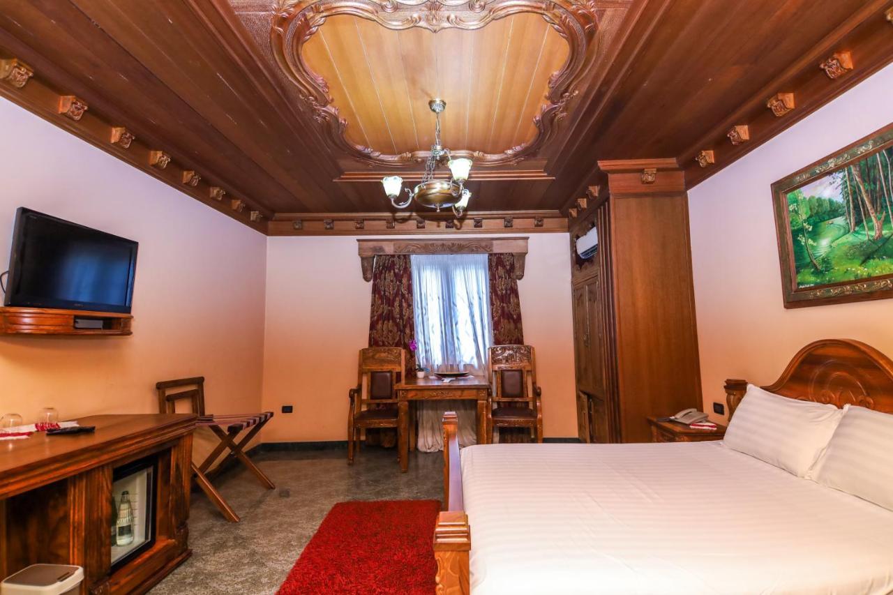 Brilant Antik Center Hotel Тирана Екстериор снимка