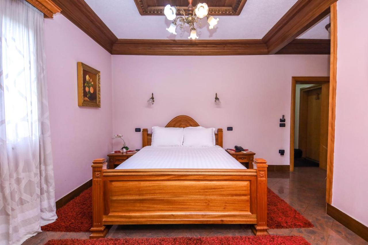 Brilant Antik Center Hotel Тирана Екстериор снимка