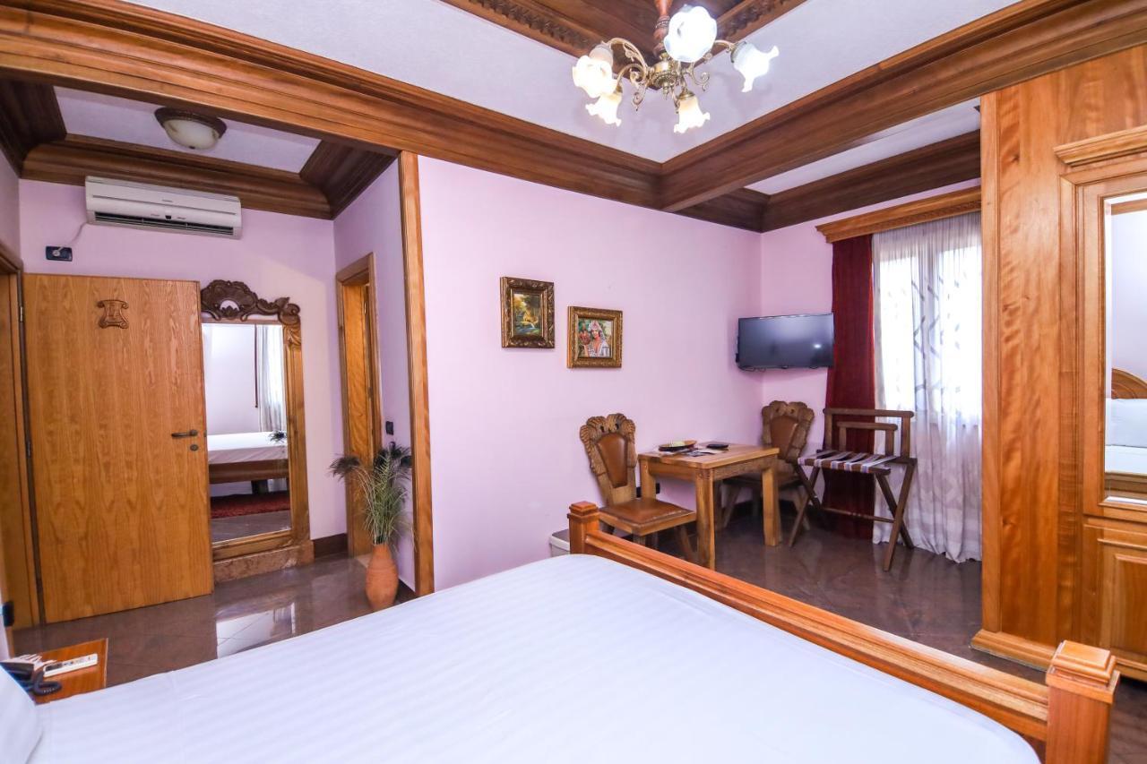 Brilant Antik Center Hotel Тирана Екстериор снимка