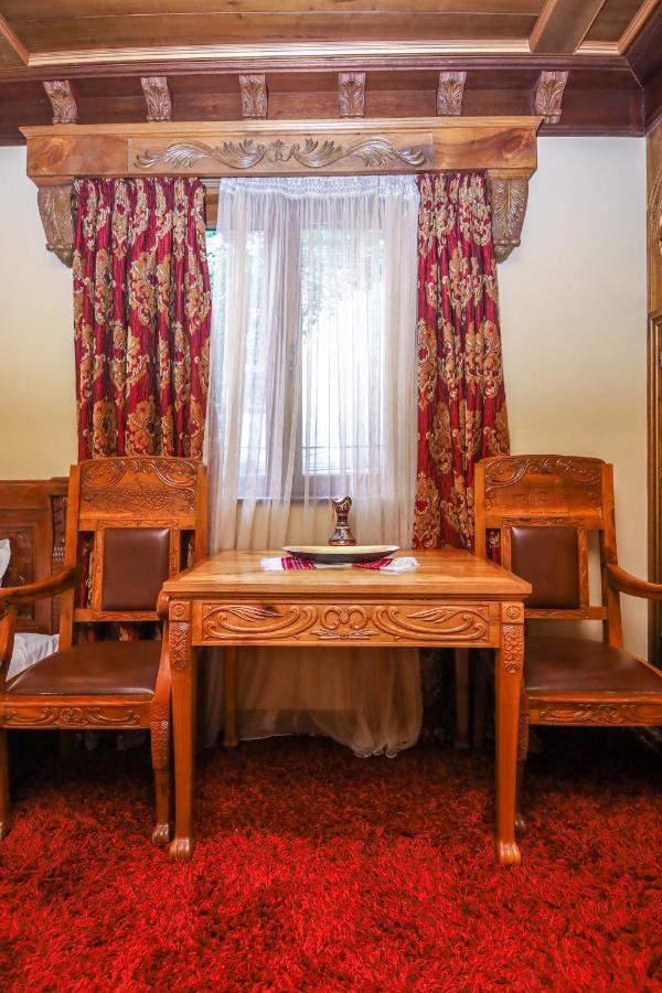 Brilant Antik Center Hotel Тирана Екстериор снимка
