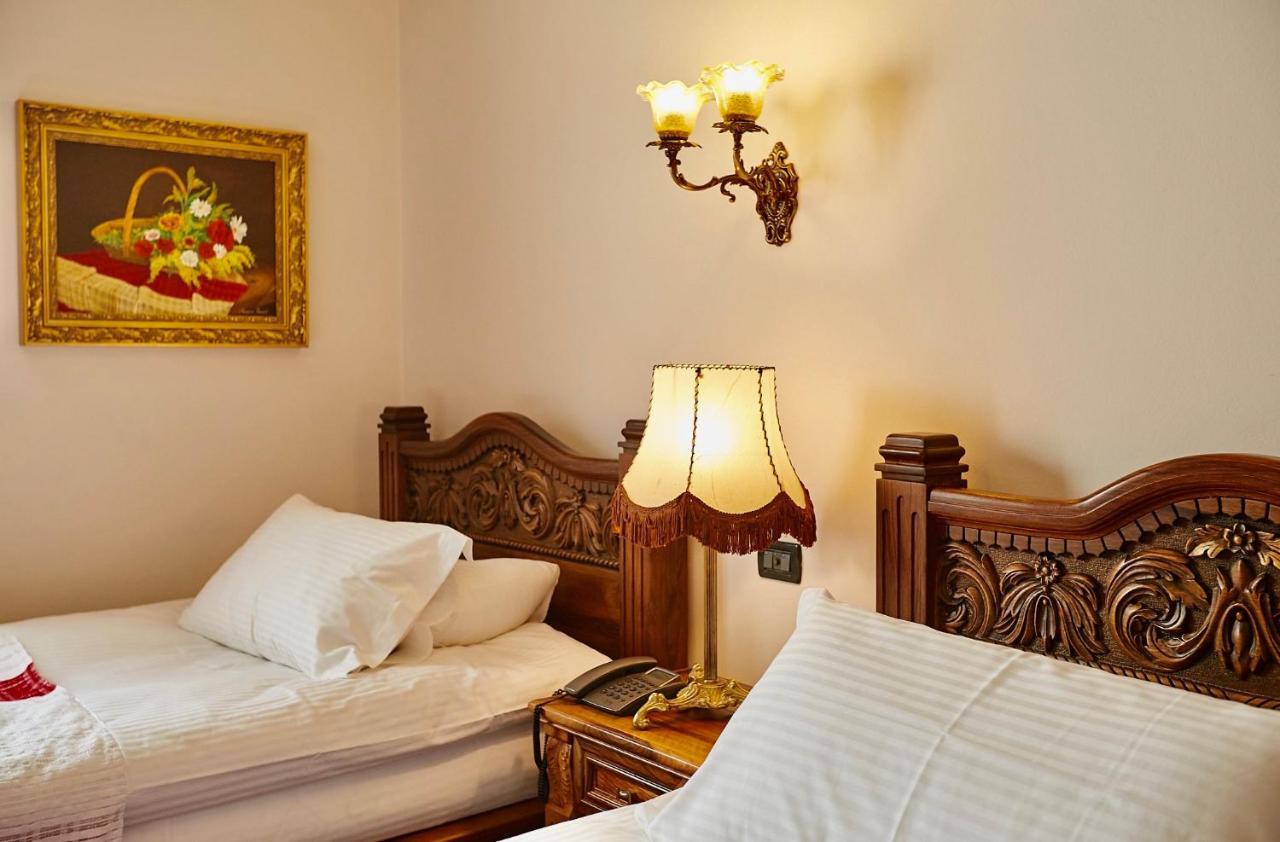 Brilant Antik Center Hotel Тирана Екстериор снимка